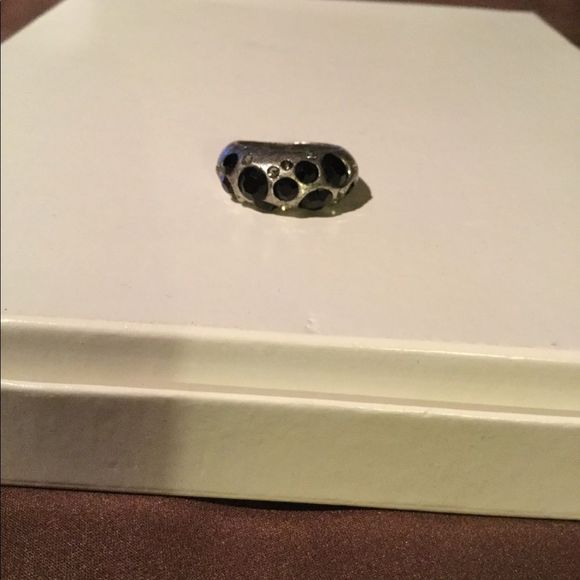 Lia Sophia Silver tone ring with black gems sz 6.5/7 - Picture 4 of 8